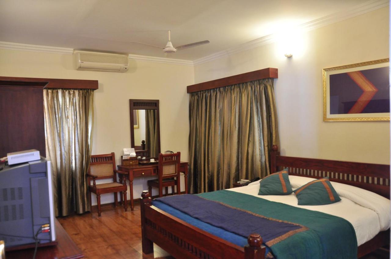 Hotel Niketana @ Boat Club Chennai Exterior foto